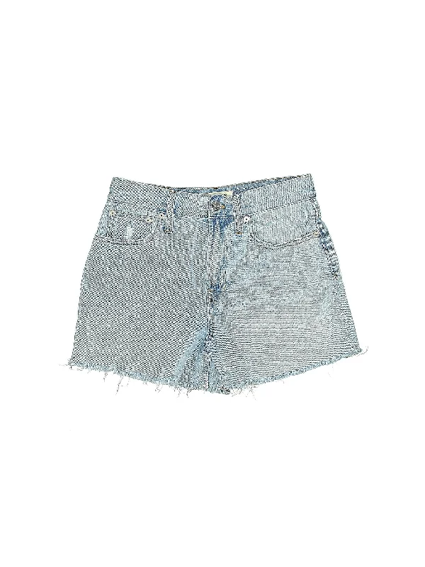 Low-Rise Denim Shorts in Light Wash