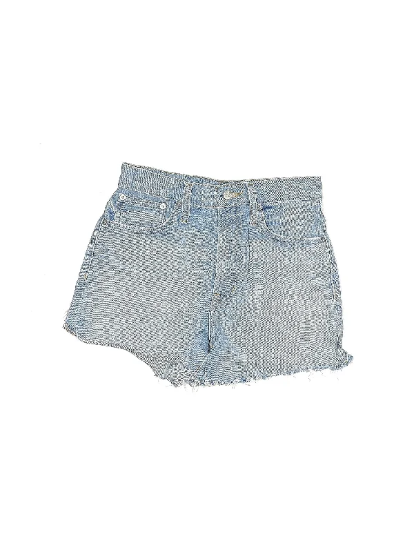 Low-Rise Denim Shorts in Light Wash