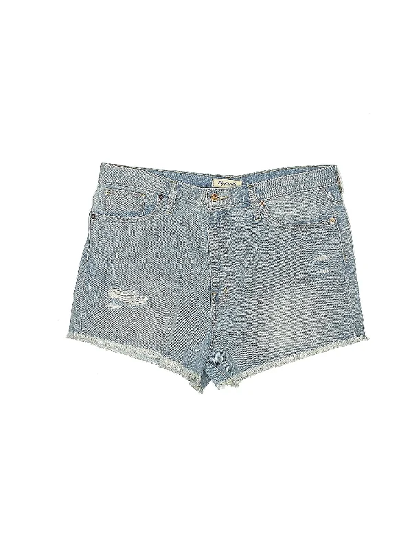 Mid-Rise Denim Shorts in Light Wash