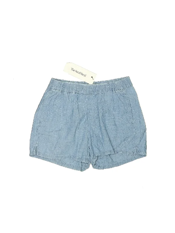 Mid-Rise Denim Shorts in Light Wash