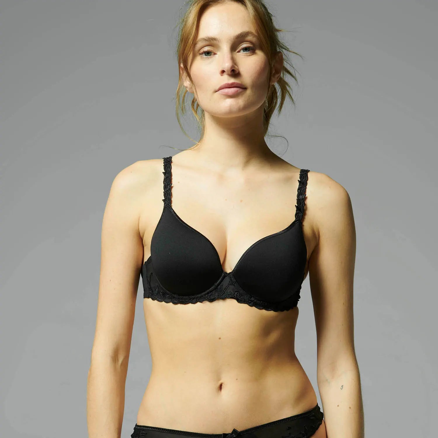 ANDORA 3D Plunge Bra in Black